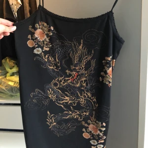 Urban Outfitters Klänning M - Helt oanvänd med lappen kvar! Nypris ca 400kr. Katt finns i hemmet! 