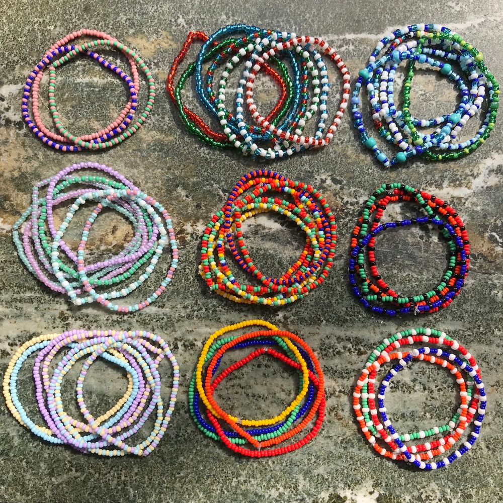Handgjorda armband i olika färger och mönster | Plick
