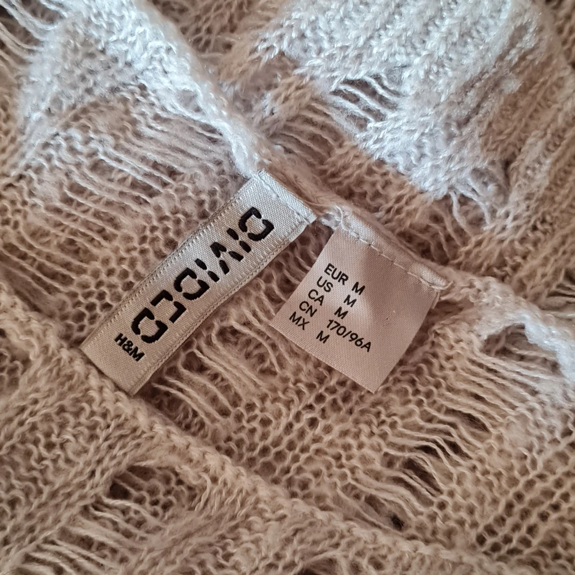 H&M "ripped/spiderwebb" tröja M - 91