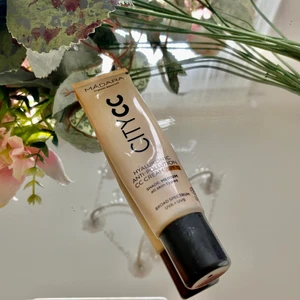 City cc - Original pris 300 😊 färgen är i medium