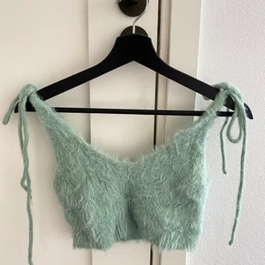 Grön topp - En super fin topp från zara i storleken XS!💞 köparen står för frakt!