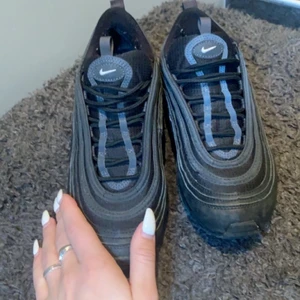 Nike air max - Säljer mina Nike air max då dom aldrig kommit till användning! Stolek 39! Köptes för 1600kr