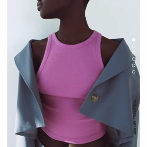 Linnen - Två ribbade linnen från zara. Prislappen kvar på den rosa men inte vita. Säljer pga att dom va lite små och jag inte hann skicka tillbaka. Säljer för 40kr/st eller båda för 70kr