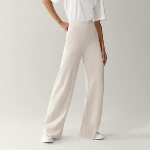 Vita byxor Massimo Dutti - Vita byxor från Massimo Dutti väldigt somriga!! Endast använda 1 gång ⚡️⚡️