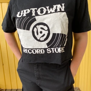Crop top  - Uptown record shop 