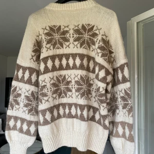 Stickad Tröja - Skriv för mer info o frågor :)