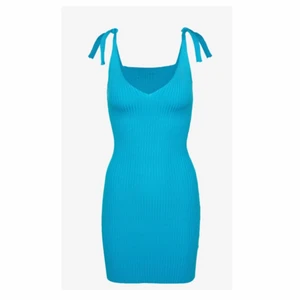 Vardagsklänning  - Superfint klänning från MissGuided, haft det för ett tag men har inte tagit på mig den många gånger || Tar bara emot swish.