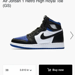 Air Jordan 1 retro high royal toe  - Helt oanvända då storleken va fel. Köptes för 2 veckor sen på ”restock” så dom ser exakt ut som på bilden. Dom är äkta, storlek 38. Helt nya.