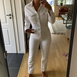 Drömmig vit jumpsuit  - Jumpsuit från Bershka 