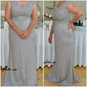 Underbar klänning i storlek 44-46 - Köpt i nyskick och använd endast en gång 