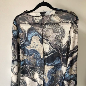 Genomskinligt tröja från monki strl s  - En genomskinlig jätte fin tröja från MONKI i strl S