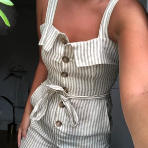 Jumpsuit - Köpt på mango, bra skick, passar mig som är 173, frakt på 66 kr