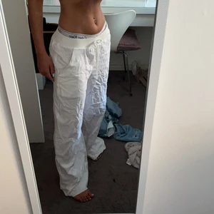 Linne byxor strl S/M - Aldrig använda. Säljer pga fel storlek och passar inte mig. Är i bästa skick och har bara legat i min garderob! 