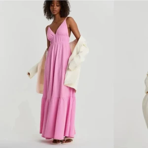 ROSA KLÄNNING GINA - Säljer min fina fina långklänning ifrån gina tricot!💘 Den är tyvärr för lång på mig! Helt slutsåld på hemsidan. KÖP DIREKT: 400kr