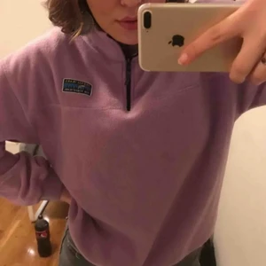 Junkyard fleece - Säljer min fina fleecetröja köpt ifrån junkyard! Har bara använt den några gånger så skicket är jättebra 💖💖🍒 💕 Frank tillkommer på 63 för spårbart! ❣️❣️ 