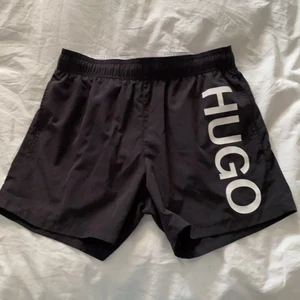 Hugo Boss - Hugo RED badshorts, i köpta för 600kr mitt pris 450kr. Använda endast en gång.