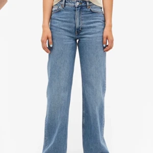 Jeans från Monki - Vida Jeans från monki i modellen Yoko, dem passar tyvärr inte mig och hoppas att nån annan kan få användning av dom!💗 i väldigt bra skick 