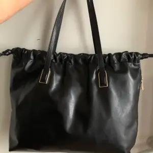 BLACK BAG H&M
