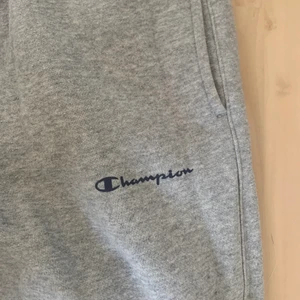 Champion mjukisbyxor - Mjukisbyxor från champion i strl S, säljer även i blått!💙