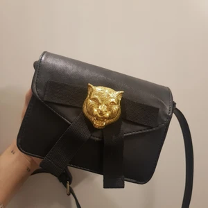 Väska - Axelväska, använd men fortfarande bra skick!!