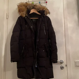 Rockandblue Sweden  - Vinter jacka från rockandblue, Sweden , som köptes förra året . Använt få gånger. Ser ut som ny. Fusk päls. 