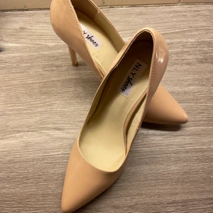 Nude Nelly shoes  - Oanvända nude klackar i storlek 38. 