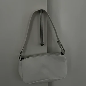 Helt ny väska - Helt ny väska säljes, aldrig använd. Liten modell