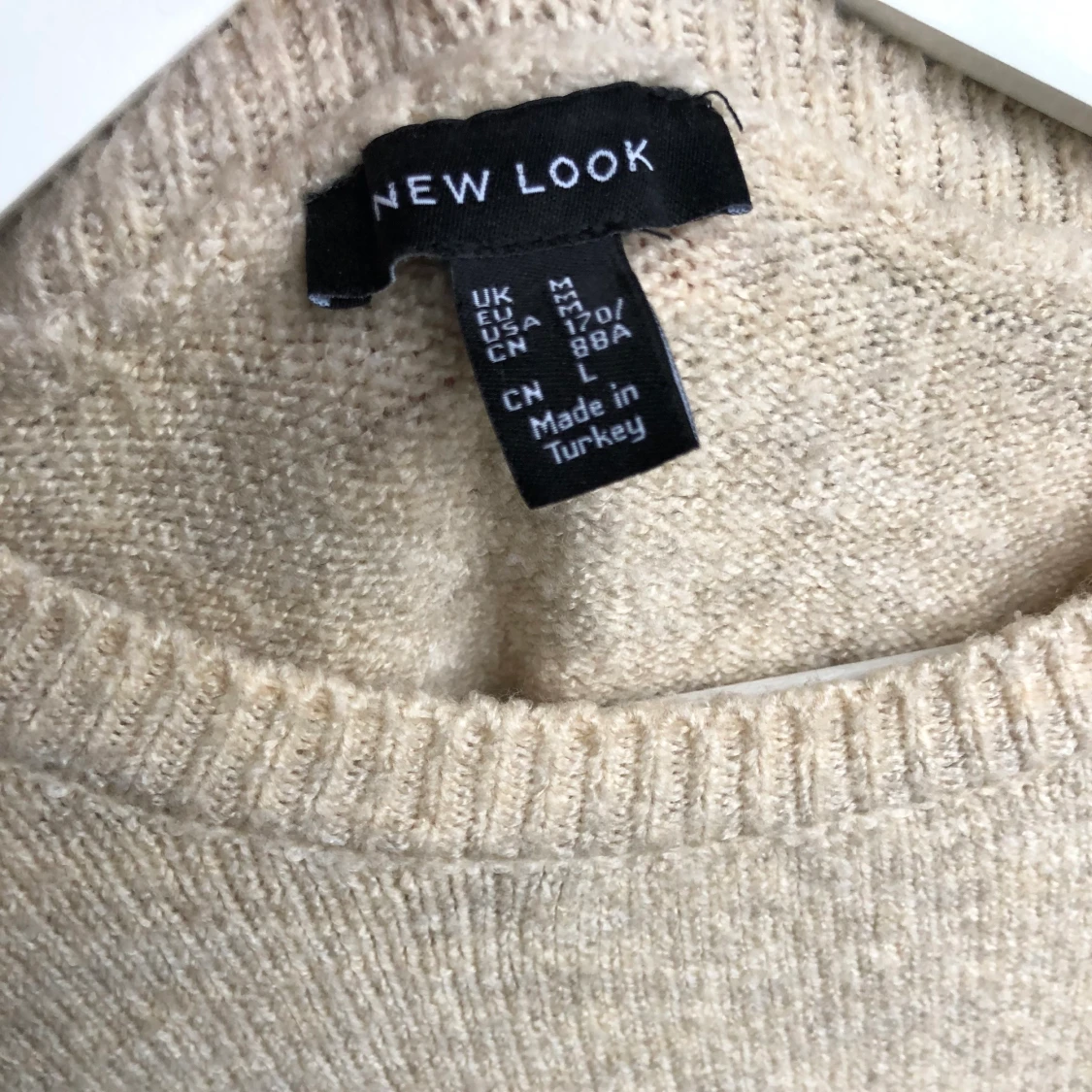 BEIGE STICKAD TRÖJA - 91