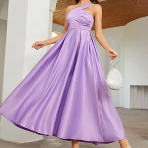 Super fin ny klänning! -  Superfin klänning i ny skick använd endast en gång. 