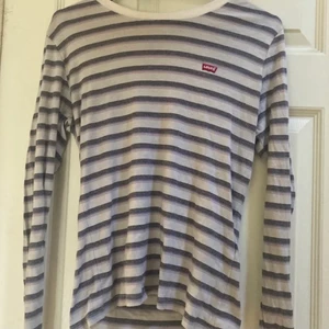 Levis tröja  - Levis tröja med ränder, Storlek M. Gratis frakt 📦 