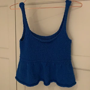 Blått linne - Jättesnyggt blått linne från zara, klippt bort lappen men sitter som en S💙