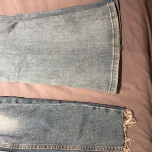 2 st jeans  - Säljer helt nya jeans ( tagit bort lapp då ja provat dom några gånger men aldrig kommit till användning )🌸 dom smala är ifrån Lager 157 och storlek xxs och bootcut är ifrån Gina Tricot i storlek xs🌸 kan mötas upp i Ludvika eller skickas, frakt tillkommer 🌸