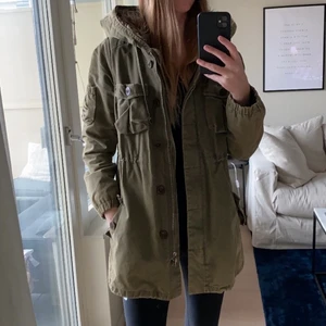 Odd Molly jacka - Odd Molly jacka i storlek 1 (motsvarar XS/S). Passar bra som höst, vår eller vinterjacka. Jackan är fodrad och har en stor luva. Den är använd en säsong men är i mycket gott skick.