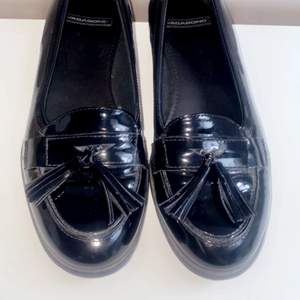 Svarta loafers från vagabond, knappast använda och i väldigt bra skick 