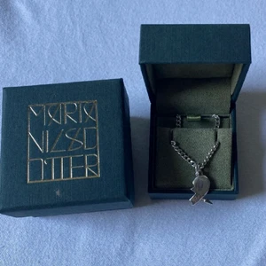 Maria nilsdotter halsband - Säljer/ byter dessa you and me halsband mot guld eller säljer för 1500 då jag egentligen inte vill sälja. Det är båda delarna och de ör i bra skick. Om nån vill byta mot guld så kan vi lägga till lite pengar eftersom guld är dyrare❤️