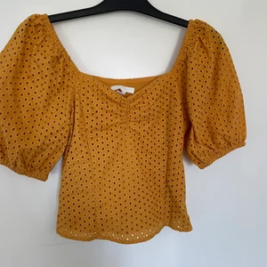 Söt topp  - Helt oanvänd topp fin färg! Original pris 249kr 