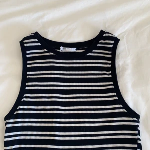 Zara - Croppat linne i storlek M ❤️