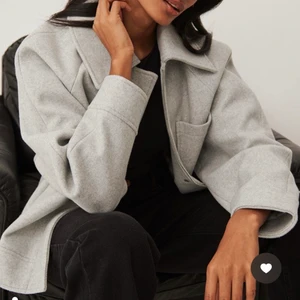 Slutsåld Oversize Jacka från NAKD - Helt slutsåld jacka från Nakd, i storlek 36. Jättefin grå färg, med dragkedja. Pris kan diskuteras. Bilderna är hämtade från Nakds hemsida💕💕