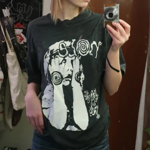 T-shirt - En sjukt cool tröja i bra skick. Bara använd ett fåtal gånger