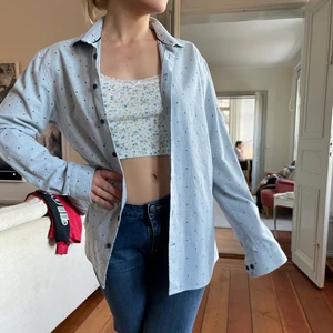 Oversize skjorta  - Jättecool och oanvänd skjorta. 