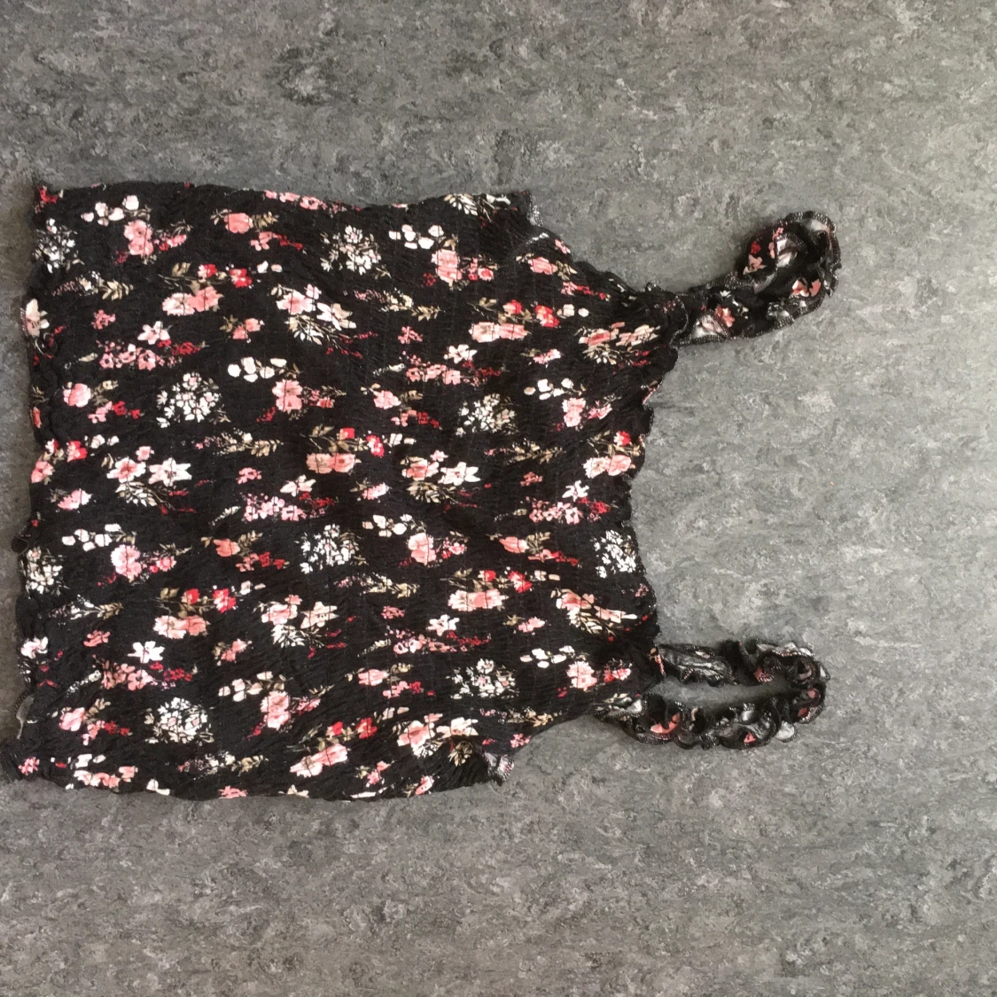 Svart och blommig topp - 90