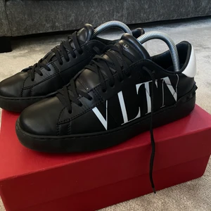 Valentino skor - Väldigt bra skick, från valentino, storlek 38