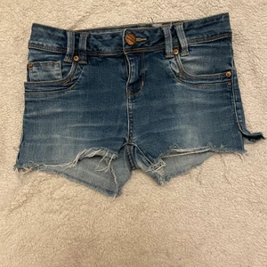 Jeans shorts - Super sköna, lite stretchiga, jeans shorts. Hund finns i hemmet!