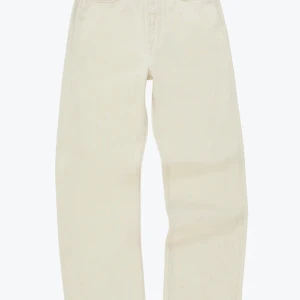 INTRESSEKOLL!!🥰 - Undrar om nån är intresserad av att köpa dess helt nya jeans som är förstora för mig, dem är i storlek S och insydda i midjan men blev ingen skillnad. Byxorna går ända ner till benen så dem är så korta som dem är på bilden säljer dem för 500kr + frakt eftersom dem aldrig är använda🥰😜 om ni vill ha bilder då jag visar jeansen på hör av er!☺️