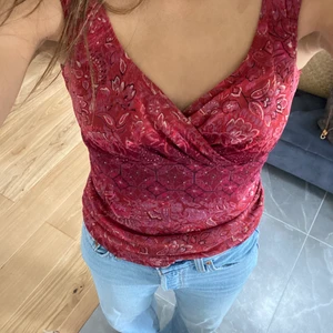 Topp  - Jätte fin topp i mönster, vet tyvärr inte storlek men passar xs-s! 