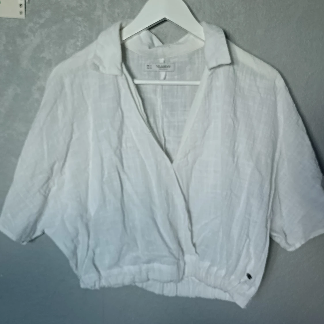 Vit kortärmad skjorta strl M. FRI FRAKT! - 90