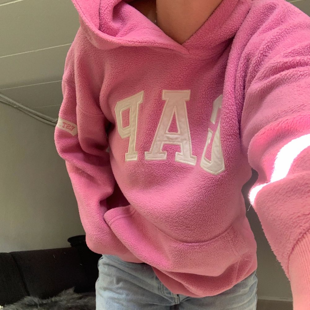 Kollar intresset på min rosa vintage hoodie från GAP. Inga fläckar eller liknande. XXL kids men passar mig som är S/M. Bud från 200 kr . Tröjor & Koftor.