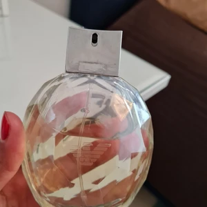 Emporio armani diamonds 100ml - Emporio armani diamonds 100ml , cirka kvar 90 ml, luktar så gott,  nypris cirka runt 1000 kr.