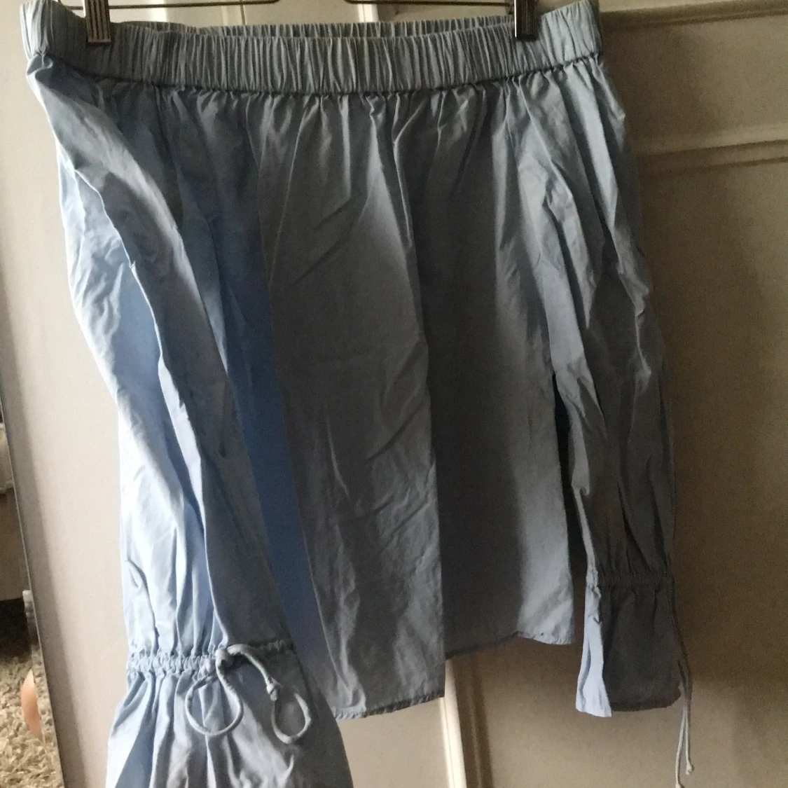 Off-shoulder tröja - 90