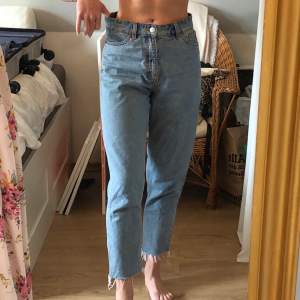 Fina & bekväma blåa jeans från butiken ”Monki”. Säljer pga att dom är aningen för bagy för min smak